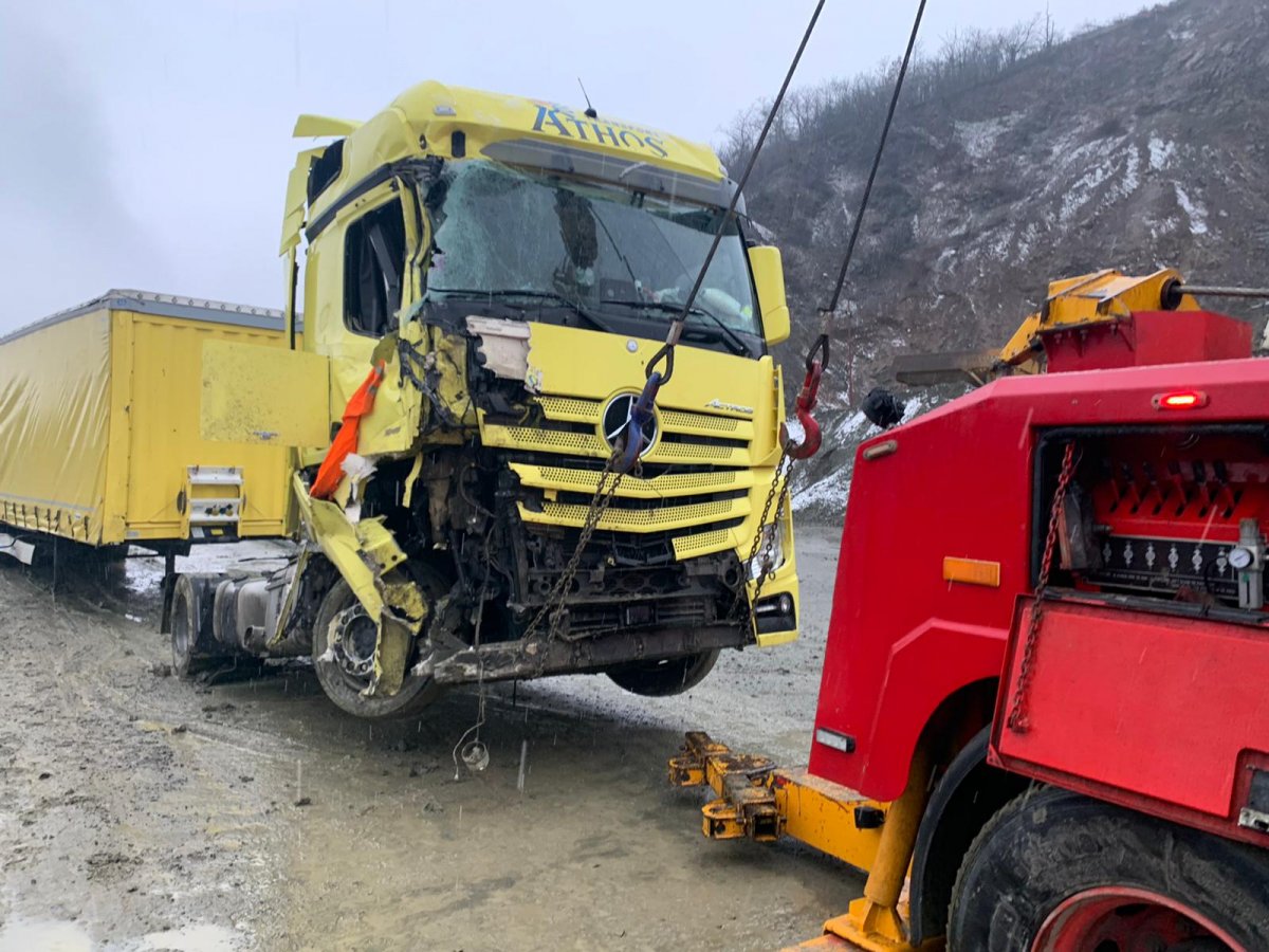Accident rutier între două TIR-uri in localitatea Bătuța