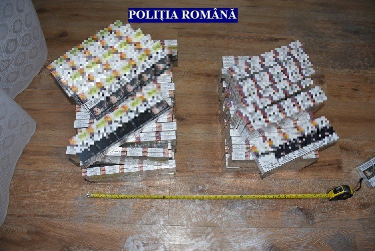 Polițiștii SICE au ridicat peste 13.000 pachete de țigări, 204.475 de lei, 23.615 de euro și 4.800 de dolari; sunt cercetate și persoane prinse cu... câteva pachete