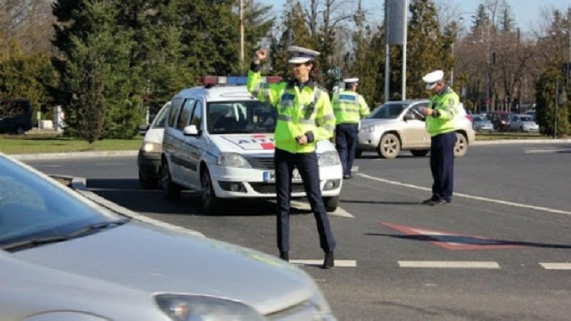 RESTRICŢII DE CIRCULAŢIE în România din cauza coronavirusului: Se interzic grupurile mai mari de 3 persoane în afara locuinţei