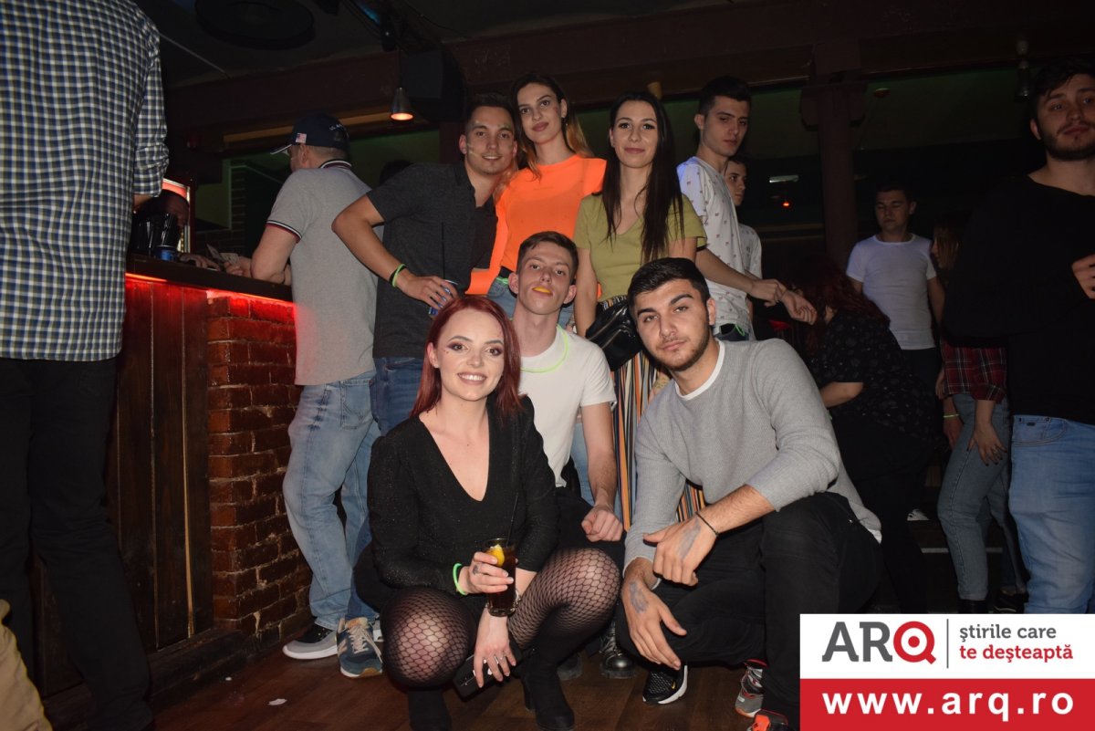  UAV: Student Neon Party în Club FLEX