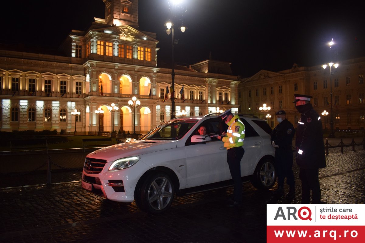 Polițiști, jandarmi și polițiști locali au verificat aseară respectarea Ordonanței Militare (Foto-Video) / UPDATE: Câte sancțiuni au fost aplicate şi care este valoarea lor