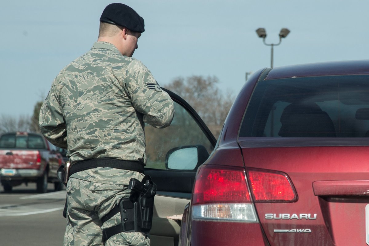 Armata iese pe străzi; recomandările ordonanţei militare de ieri devin obligatorii