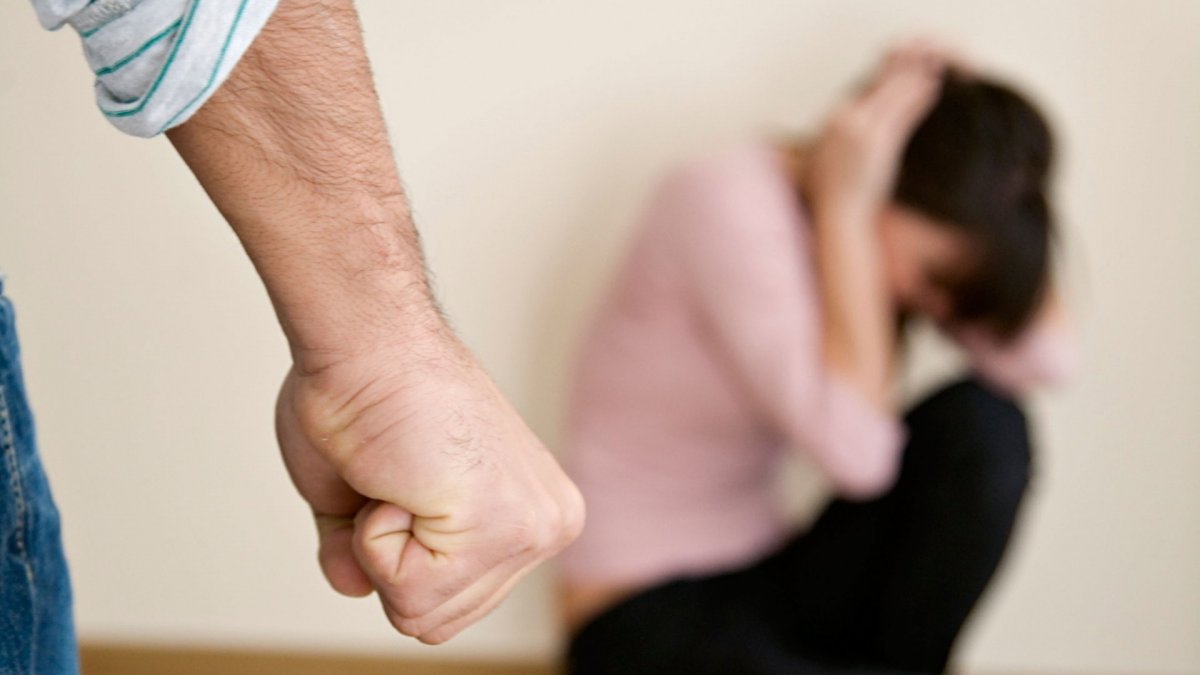 Bărbaţi cercetaţi pentru violenţă domestică