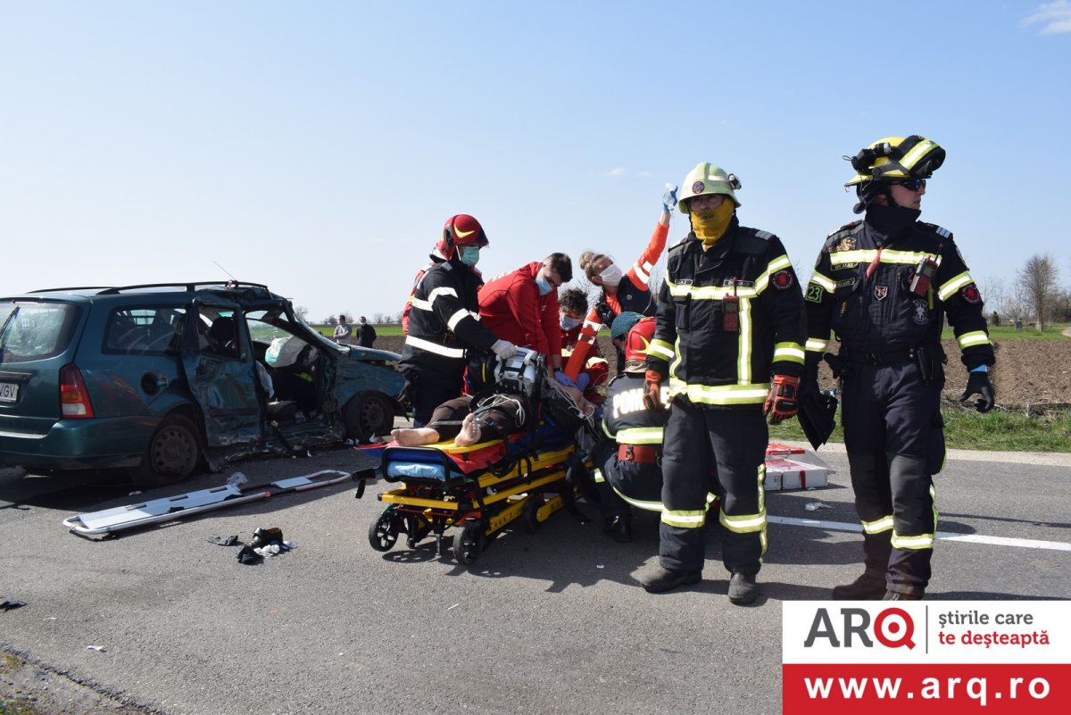 Accident mortal la ieșire din Zimadu Nou: un Ford a intrat într-un copac (FOTO) / UPDATE: Poliția prezintă ”filmul” coliziunii