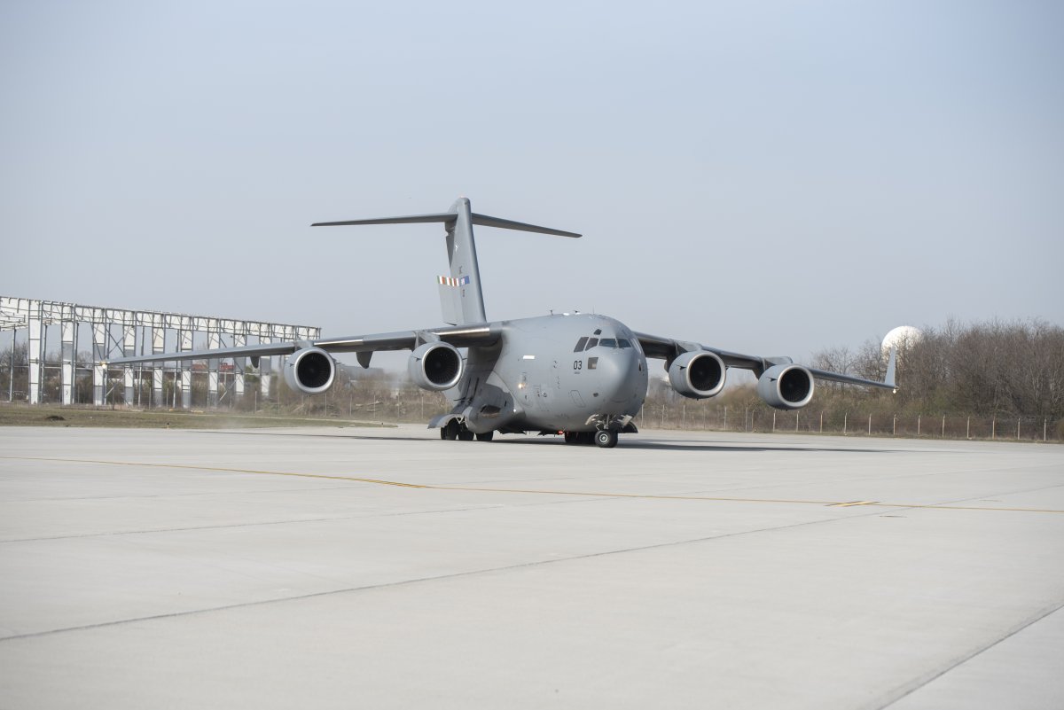 Al doilea transport aerian cu echipamente medicale din Coreea de Sud, cu o aeronavă C-17 Globemaster III