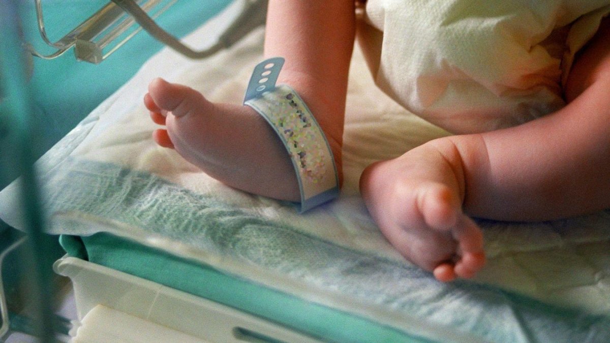 Una dintre cele mai tinere victime ale COVID-19: un bebeluș de șase săptămâni