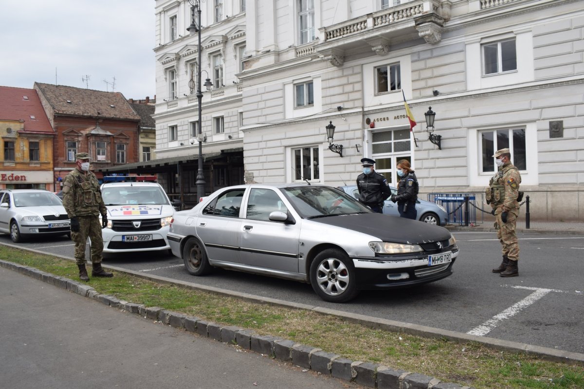 Câţi arădeni sunt în carantină și izolare; amenzi de peste 200.000 de lei într-o singură zi