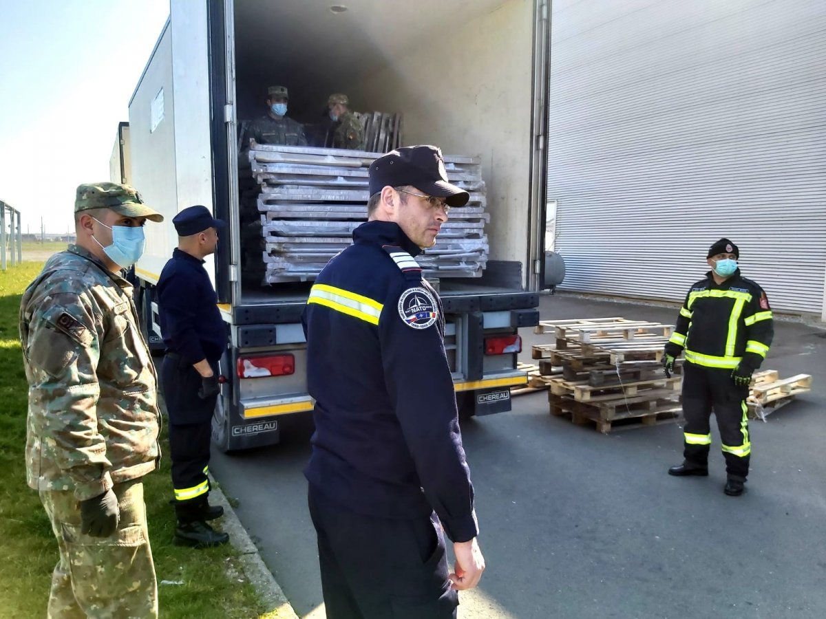 Pompieri și militari arădeni au participat la operaționalizarea spitalului ce se construiește la Expo Arad