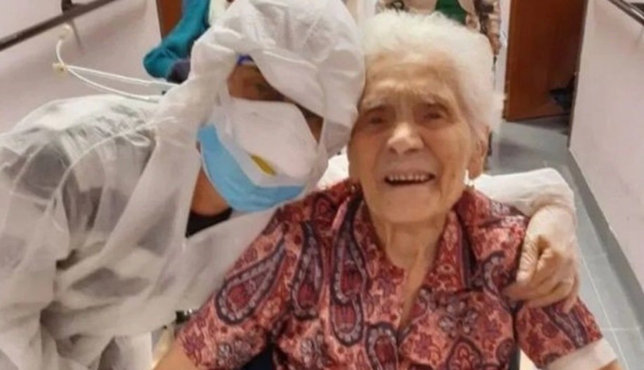 Minune în Postul Paștelui: o femeie de 103 ani, care a supravieţuit gripei spaniole, s-a vindecat de coronavirus