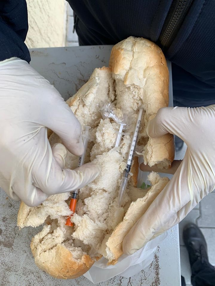 Droguri ascunse în pâine la un centru de carantină; vezi ce s-a întâmplat