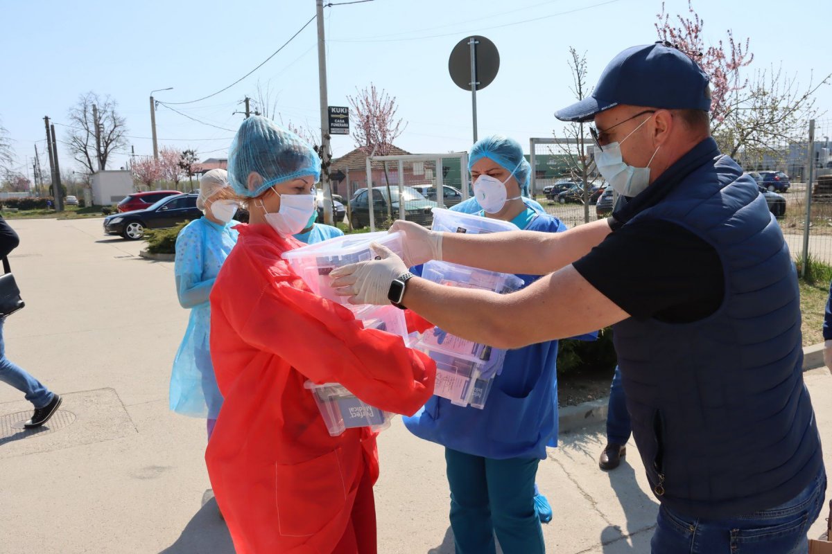 Donație importantă pentru  secția de infecțioase de la TBC: 30 de pachete cu aparatură medicală