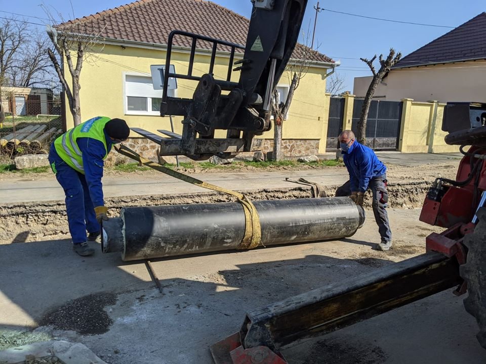 Pe strada Abatorului continuă lucrările la rețeaua de termoficare