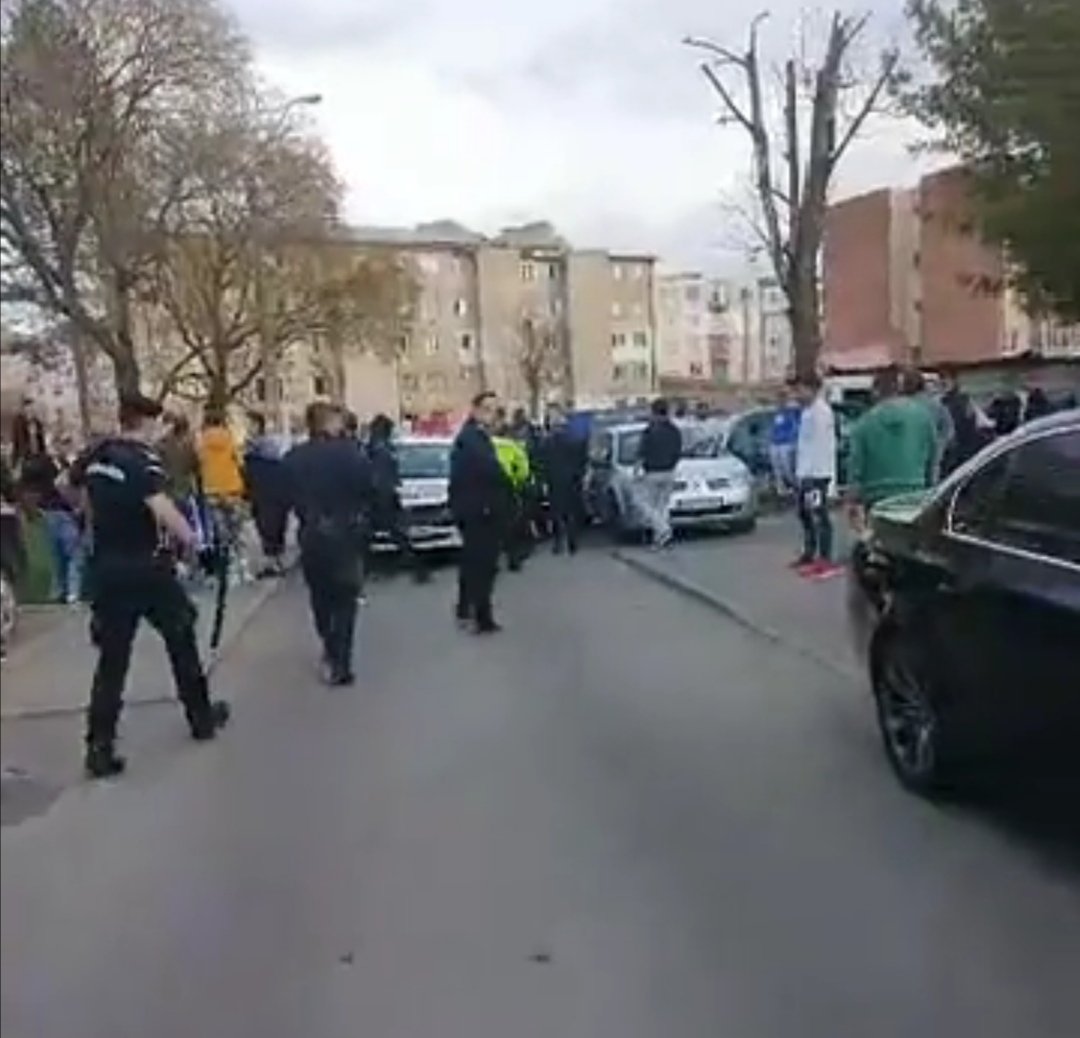 (VIDEO) Bătaie între polițiști și oameni la Hunedoara 