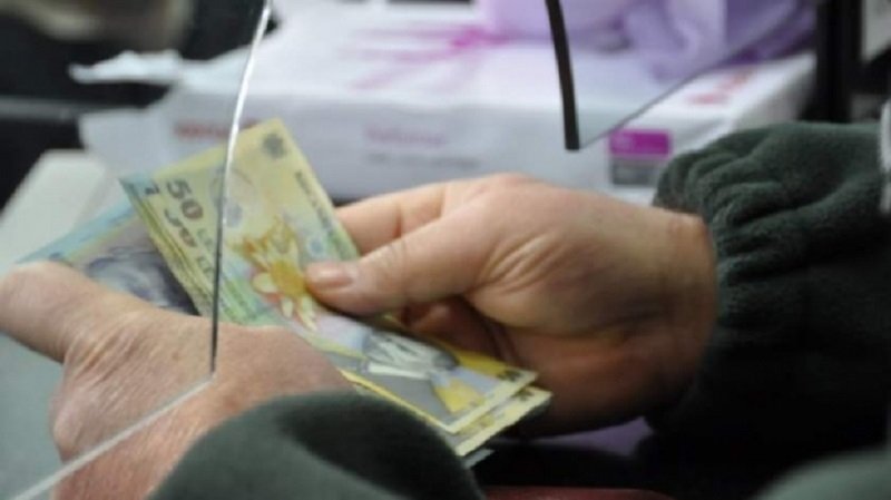 Circa 150.000 de români au cerut până acum amânarea ratelor la credite