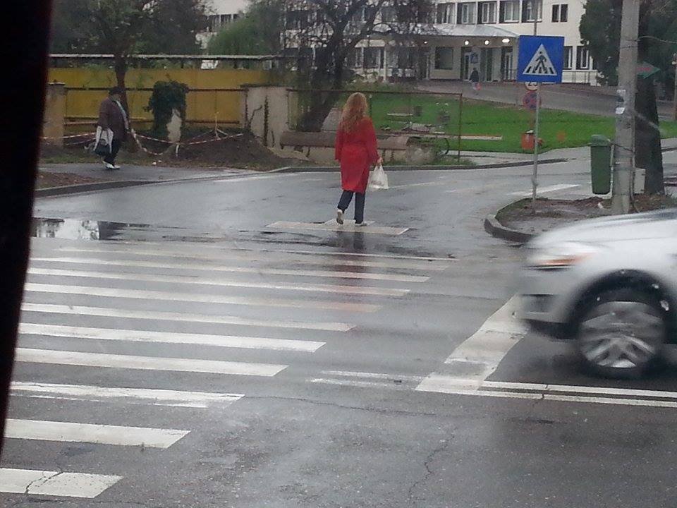 Tânăr de 18 ani din Arad beat la volan a lovit o femeie pe trecerea de pietoni şi a părăsit locul accidentului