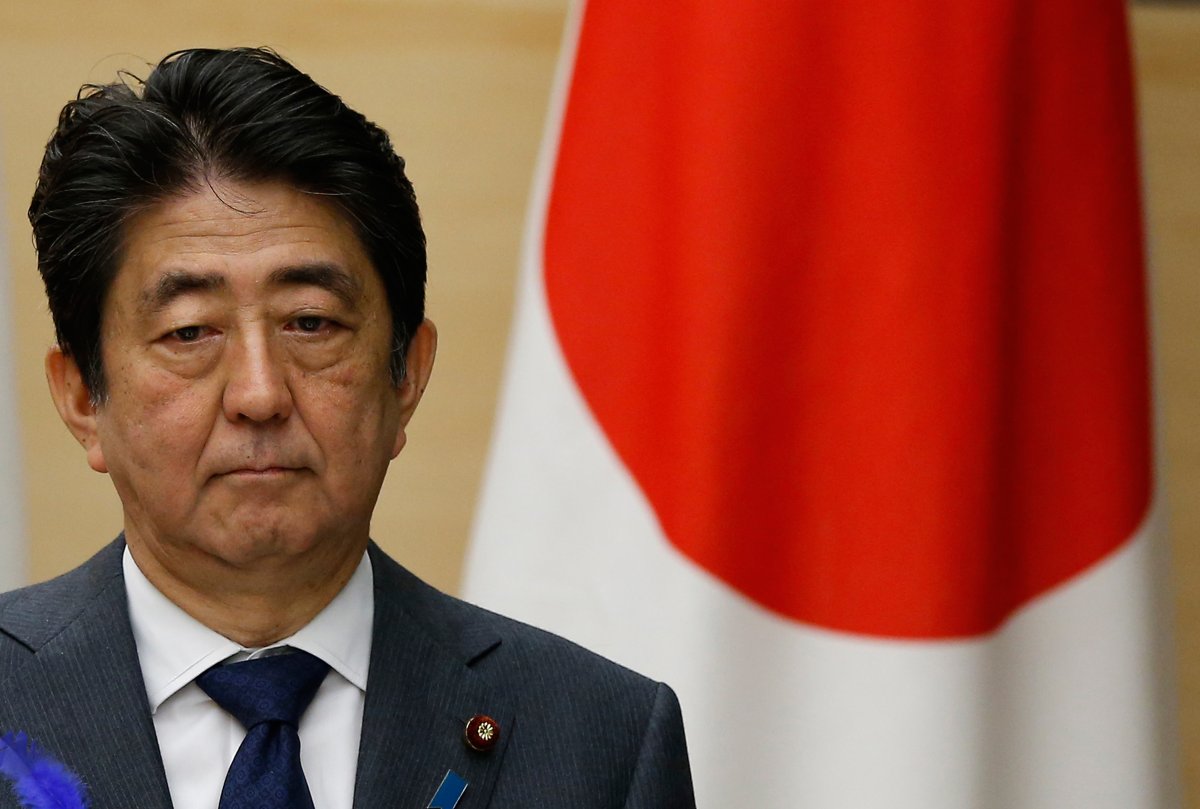 Premierul japonez criticat dur după ce a îndemnat lumea la autoizolare printr-un video realizat în casa sa luxoasă