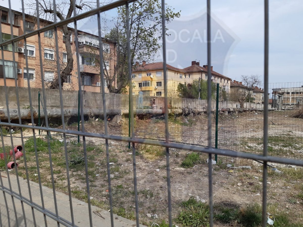 Autoritățile locale pun picioru-n prag în cazul mizeriei de lângă blocurile Adora Park