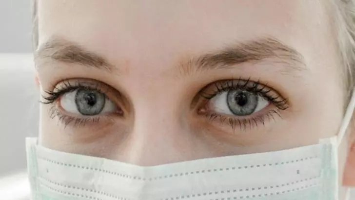 Coronavirusul poate rezista la nivelul ochilor până la 20 de zile