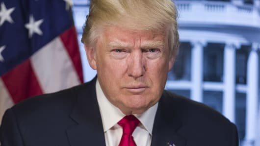 Donald Trump spune că el este cel care decide când se reia economia SUA