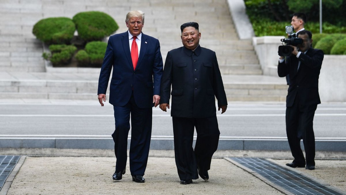 Donald Trump este mulţumit că Kim Jong Un a revenit şi este bine