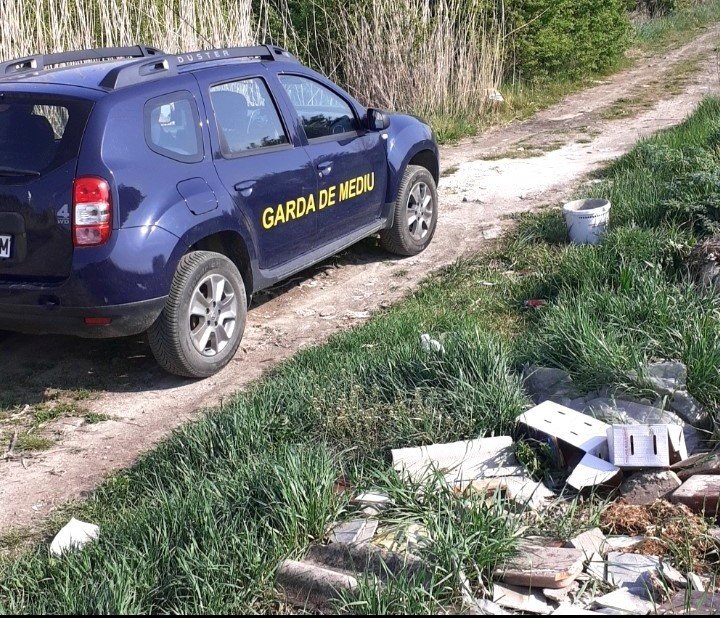 Garda de Mediu cere curățarea și decolmatarea canalului și bălții de lângă Mănăstirea Gai