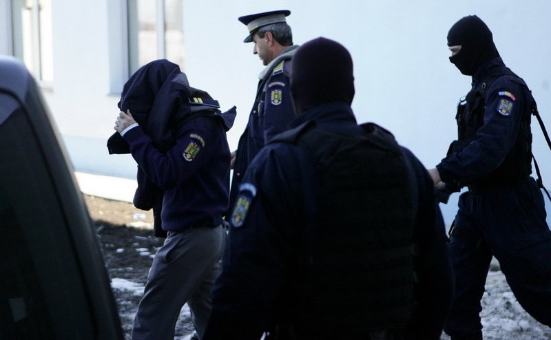 Poliţist reţinut după ce a luat o mită în valoare de 1.100.000 de euro