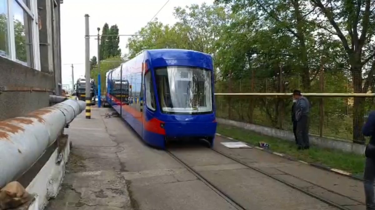 Orădenii vor circula și ei cu tramvaie produse la Arad