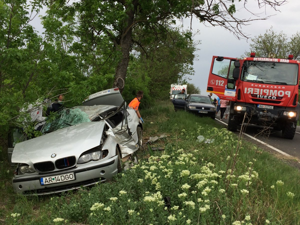 Accident grav cu BMW la ieșirea din Arad spre Timișoara