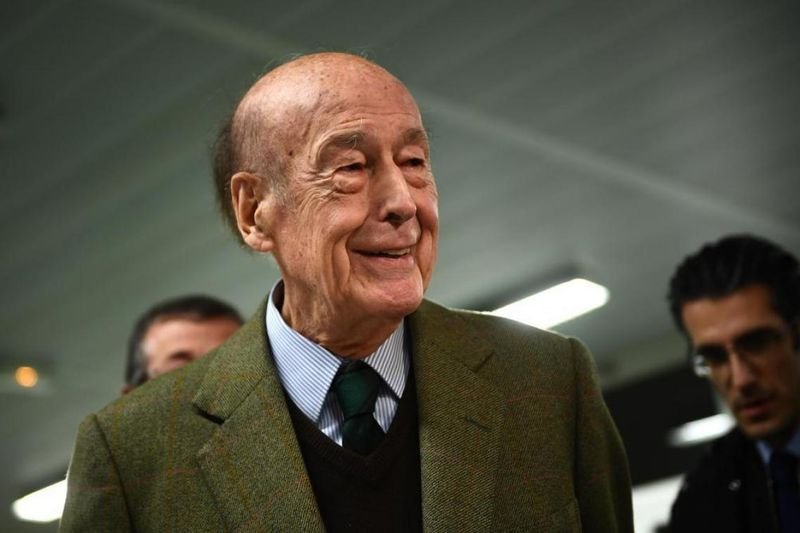 Fostul preşedinte francez Valery Giscard d'Estaing este acuzat de hărţuire sexuală