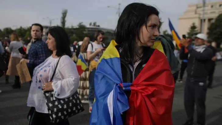 Protest în Piața Victoriei, peste o sută de oameni contestă măsurile din starea de alertă