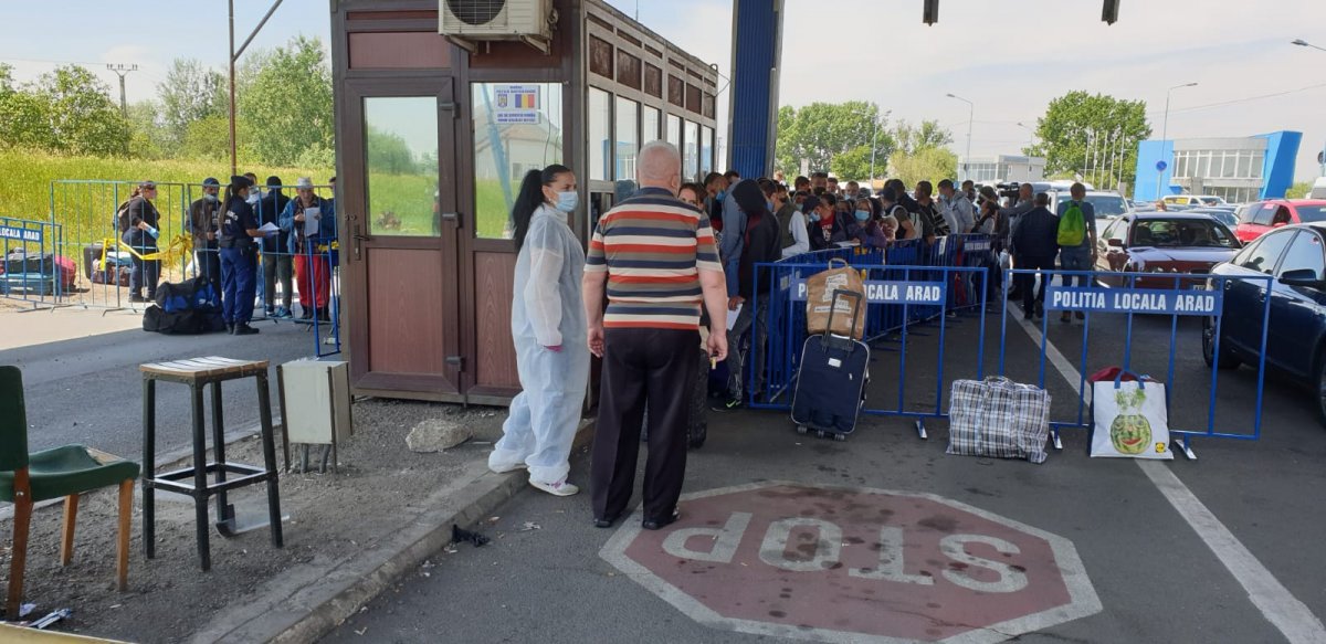 Avalanșă de români la Nădlac, la ”Vama Veche” a frontierei cu Ungaria