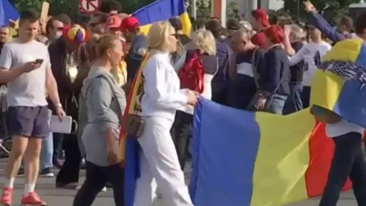 A început un nou protest în Piața Victoriei - Ce măsuri au luat jandarmii