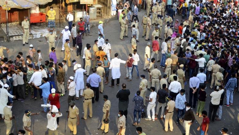 Proteste cu bătăi în India din cauza izolării