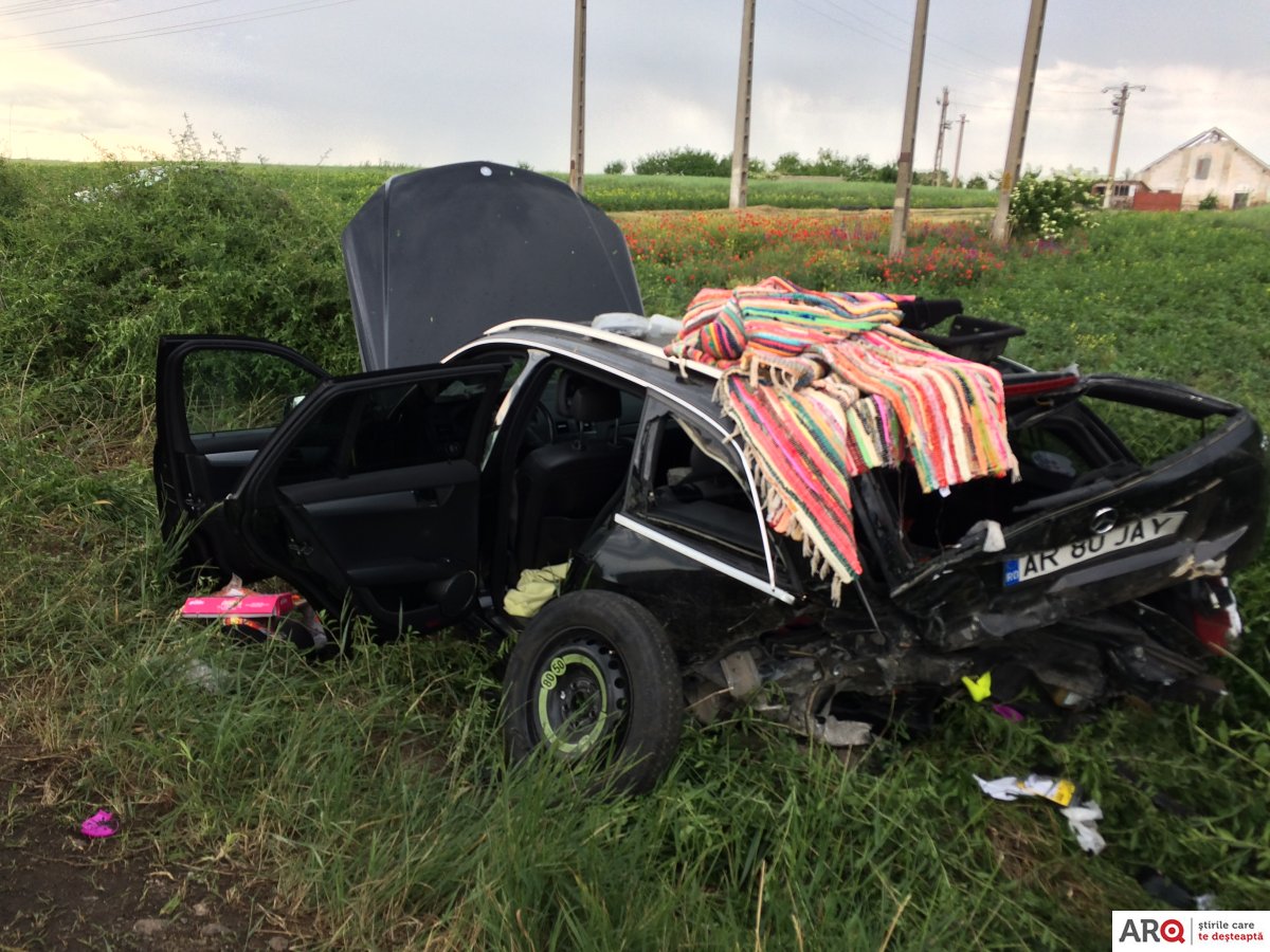 Accident între un Volkswagen și un Mercedes lângă Nădlac; trei răniți transportați la spital (FOTO) / UPDATE: Cum s-a petrecut coliziunea