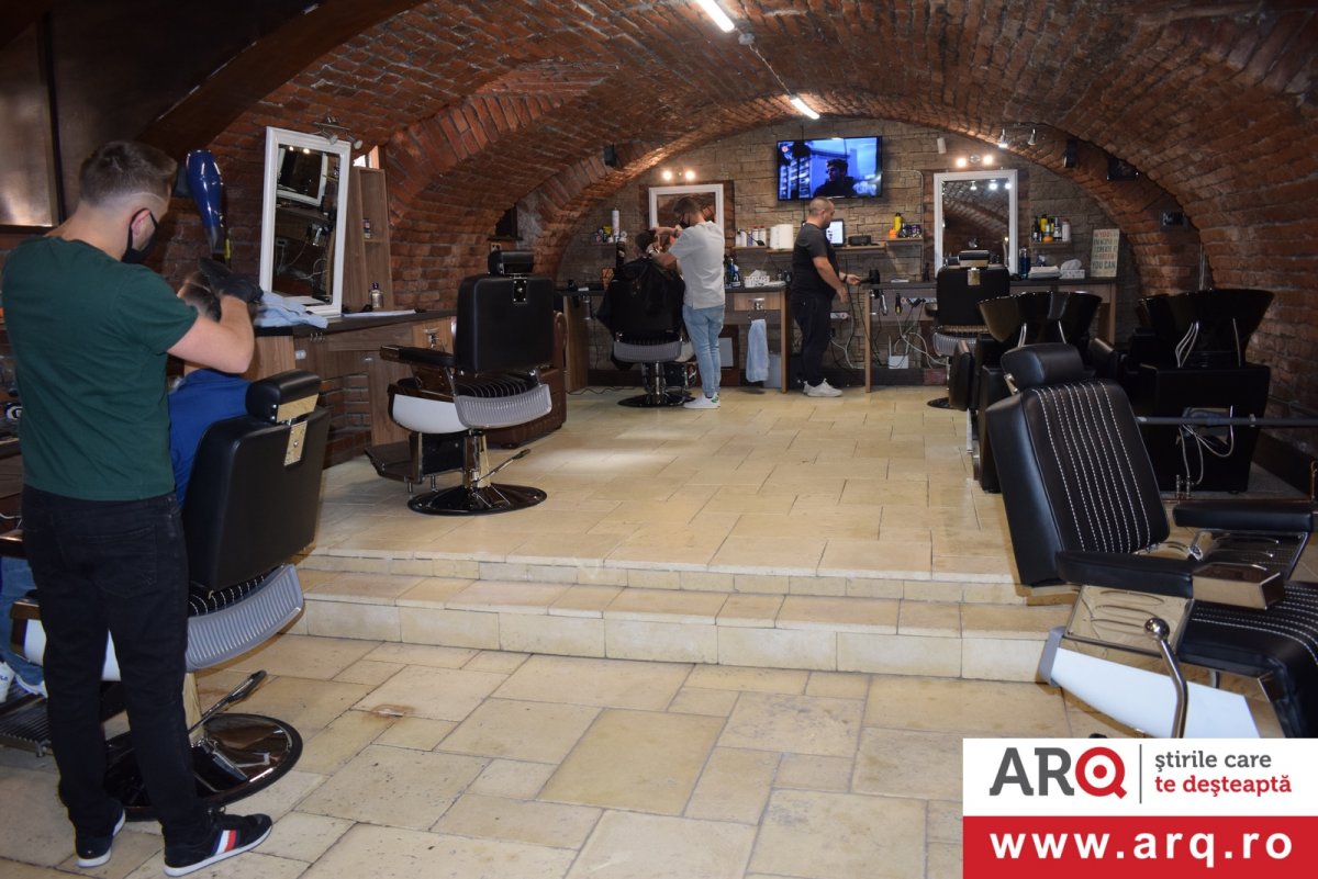 ETC UNDERGROUND BARBER SHOP, adică, mai pe românește spus, frizeri și bărbieri de top la dispoziția dumneavoastră