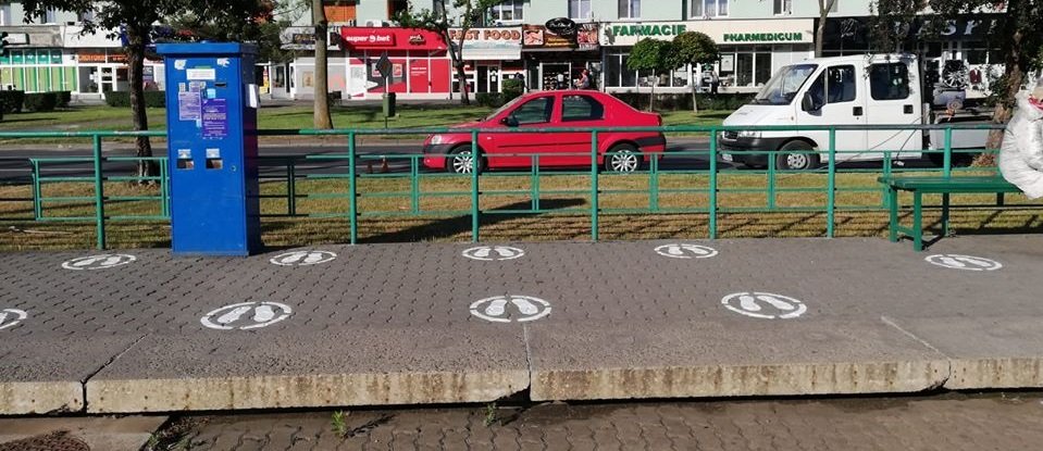 Marcaje pentru respectarea distanţării sociale în staţiile de tramvai