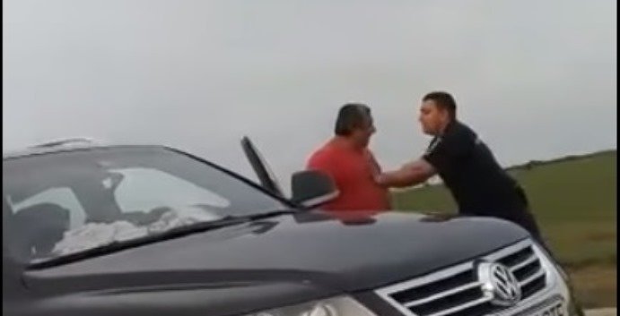 Șofer român agresat fizic și verbal de vameșii unguri înainte de a ajunge la PTF Nădlac (VIDEO)