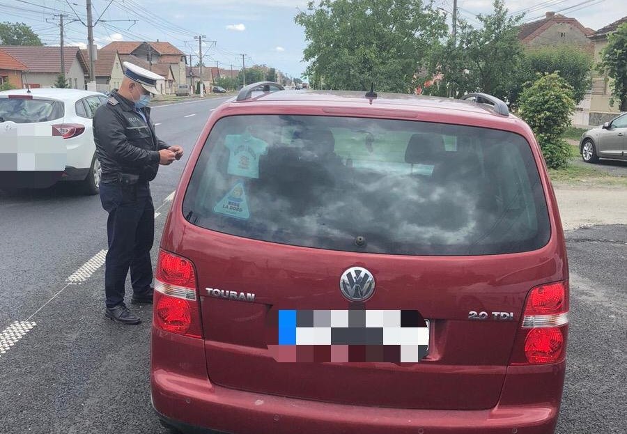 Polițiștii de la rutieră au aplicat sancțiuni șoferilor 