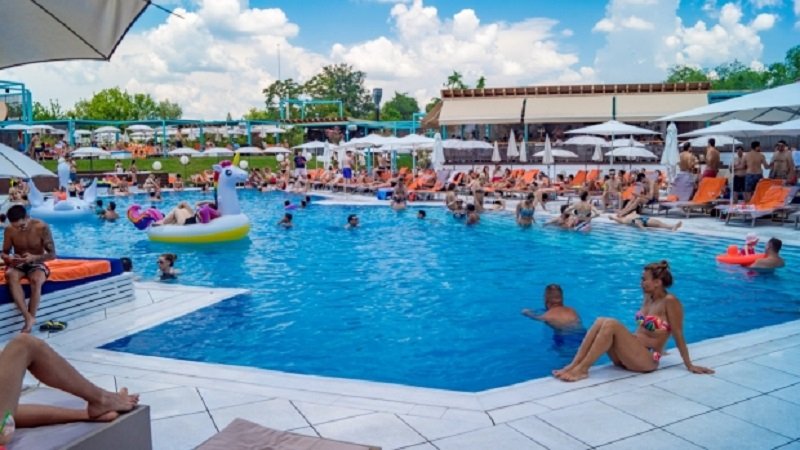 Noi măsuri de relaxare după 15 iunie: Se redeschid mall-urile, piscinele exterioare şi sălile de fitness