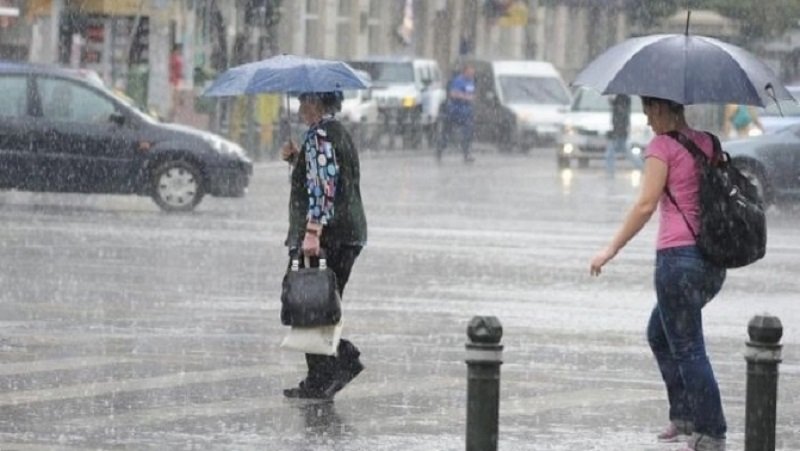 AVERTIZARE METEO. COD GALBEN de ploi şi vijelii în următoarele zile