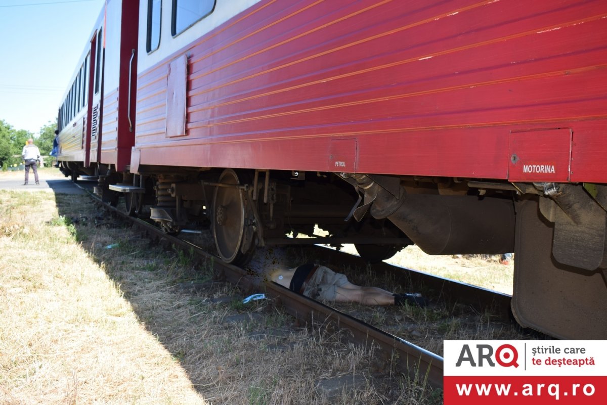 Bărbat tăiat de tren la bariera de pe  strada Poetului