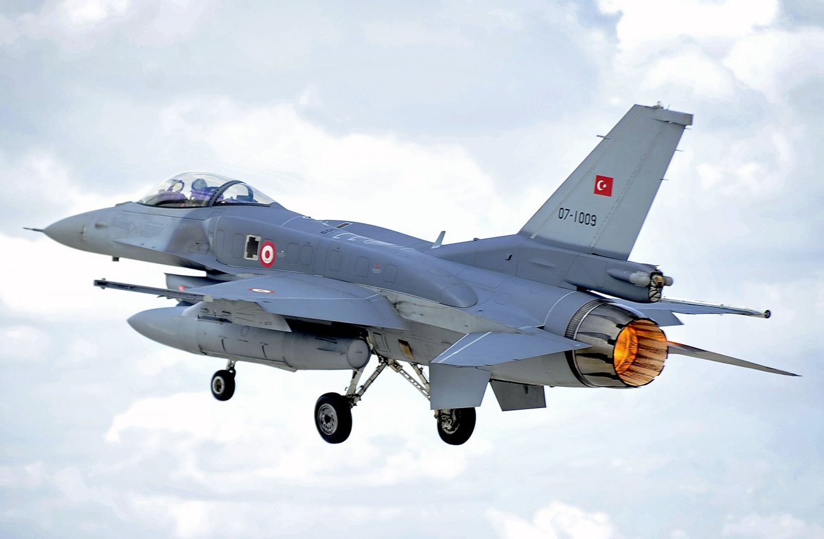 Atac aerian al Turciei asupra bazelor rebelilor kurzi