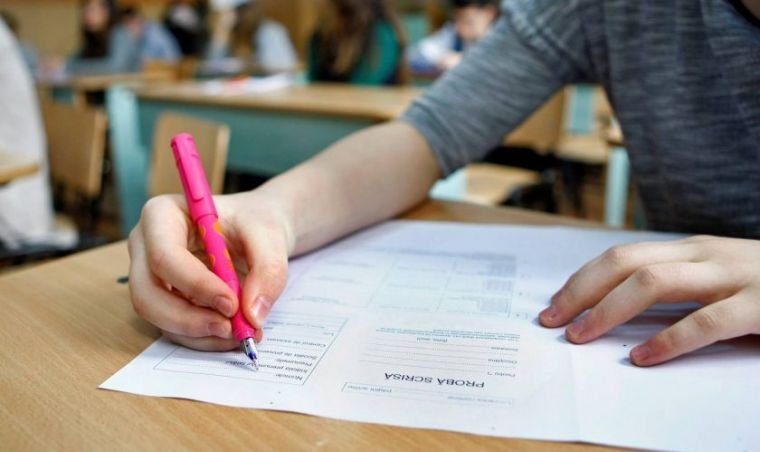 Evaluarea Naţională la Arad; peste 3000 de elevi au susţinut prima probă a examenului de capacitate