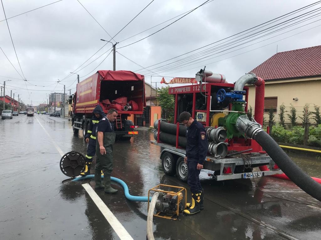 Intervenția pompierilor la inundațiile din municipiul și Județul Arad