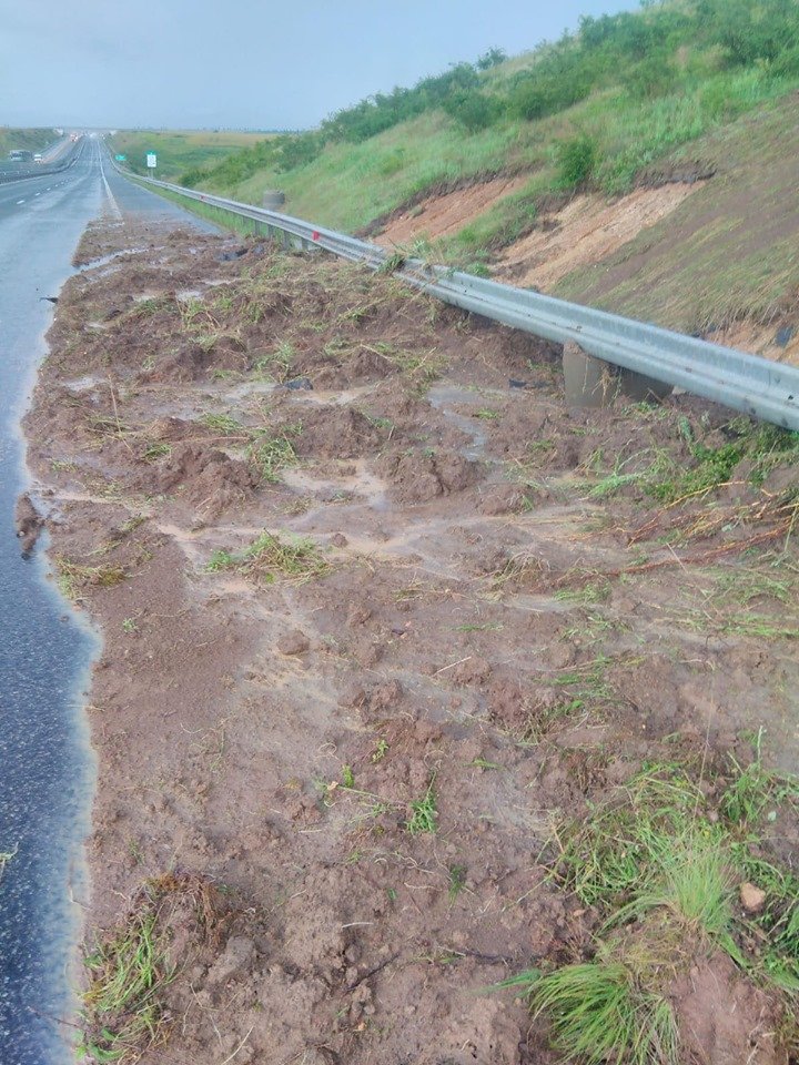 Alunecare de teren pe autostrada A1 pe sensul de mers către Arad (VIDEO) 