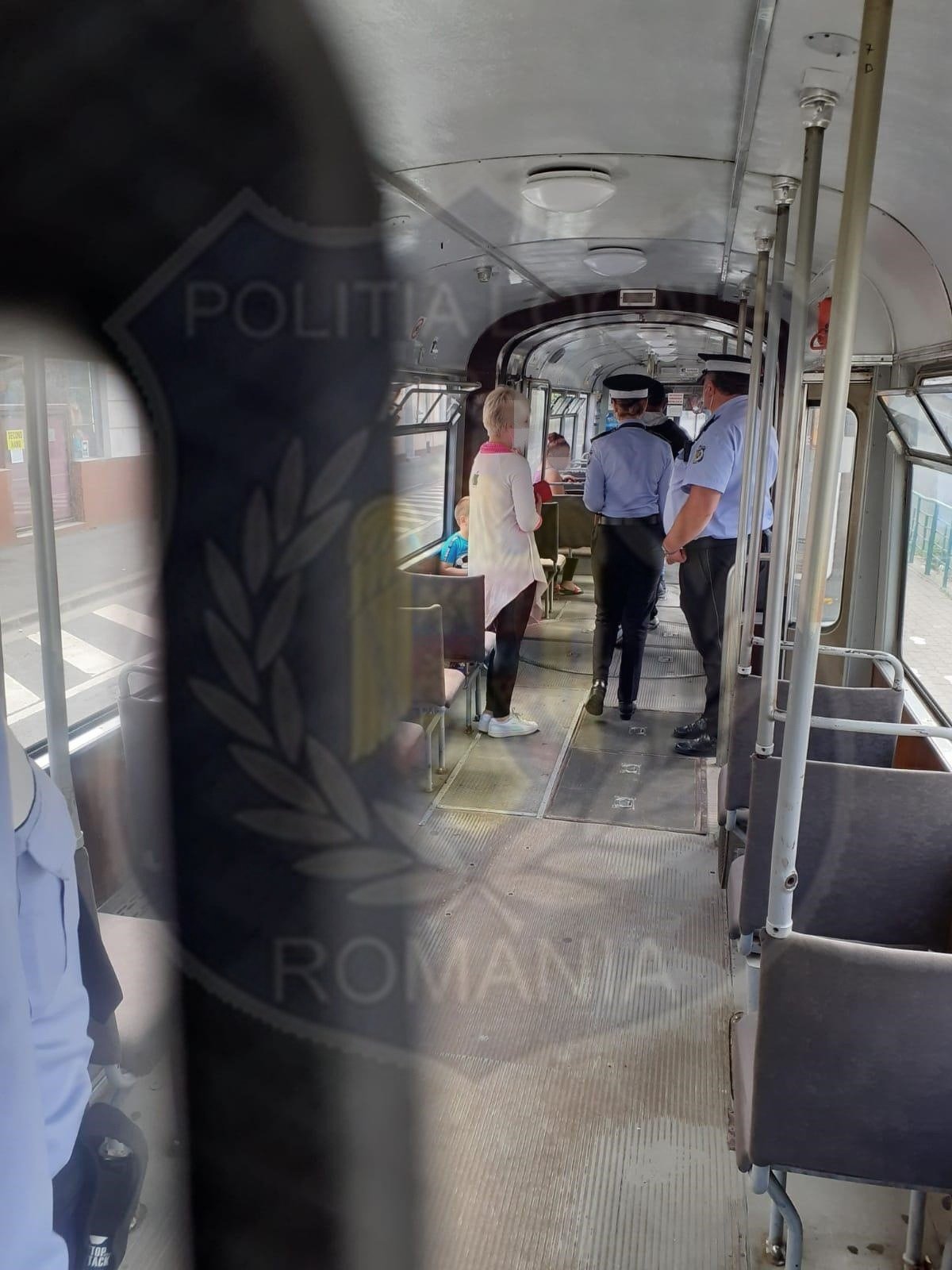 Poliția Locală a descins în tramvaie și a dat două amenzi; vezi care a fost motivul