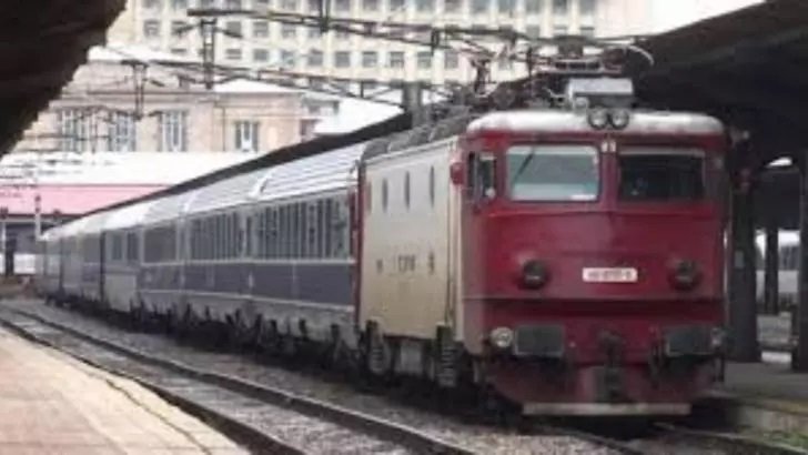 Tren plin cu pasageri fără MASCĂ de protecție! Reacția CFR