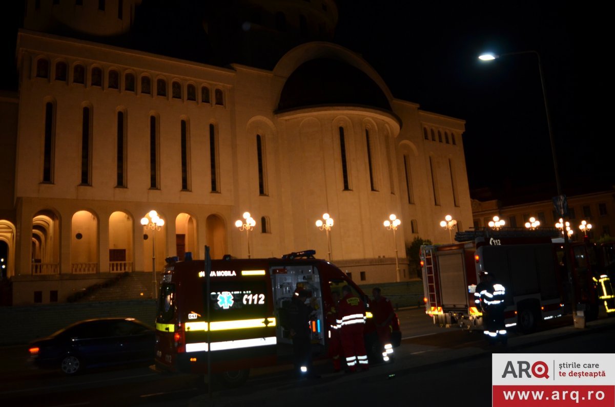 Iată ce s-a întâmplat până la urmă cu purtătoarele de cuvânt ale Poliției Arad, Lorena Radu & Claudia Iuga + preotul Simion Mladin, răpiți de teroriști nord-coreeni