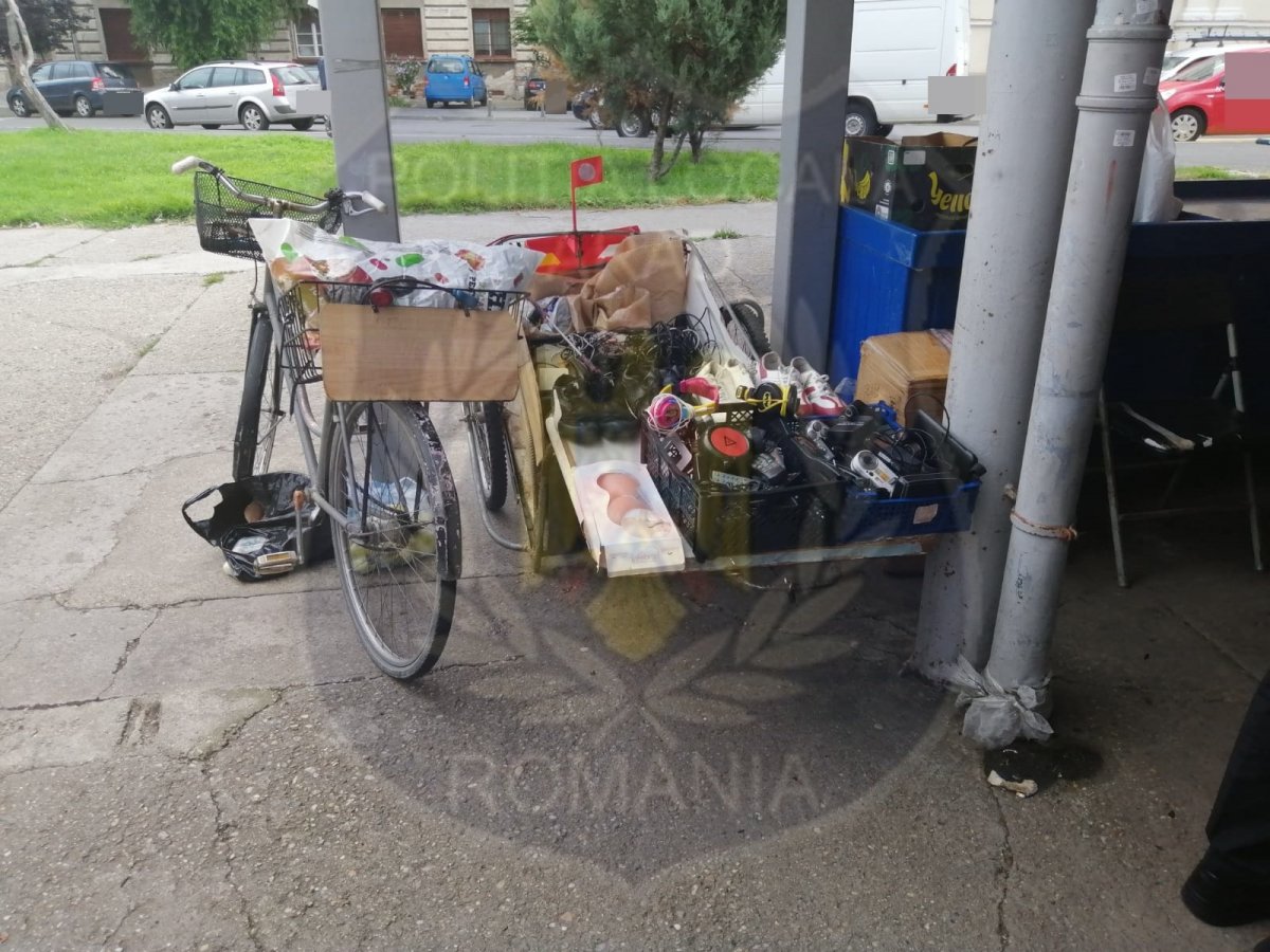 Ce a păţit un arădean care vindea în Piaţa Catedralei telefoane second hand