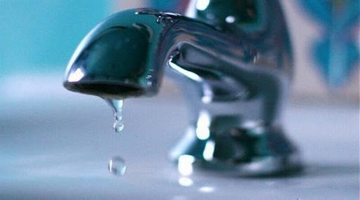 Se întrerupe furnizarea apei potabile în Șofronea și Sânpaul